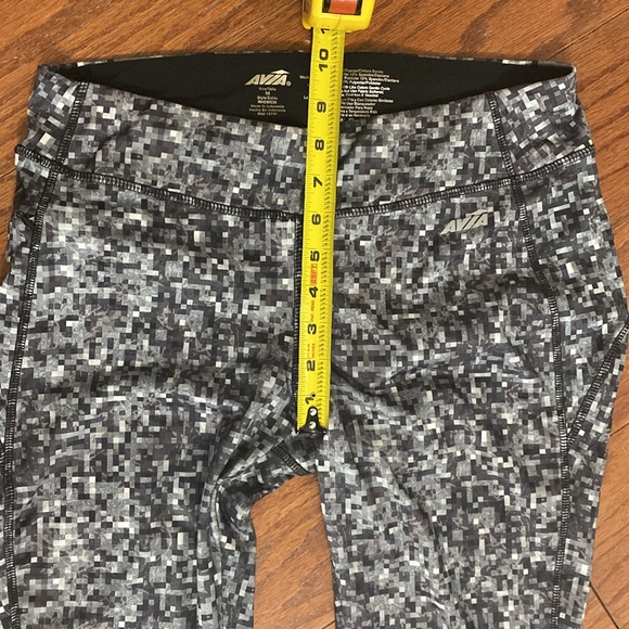 Avia capris length blk gray yoga pants - Size medium - Picture 13 of 14